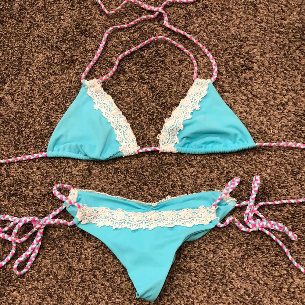 Blue and white lace scrunch butt bikini S/M